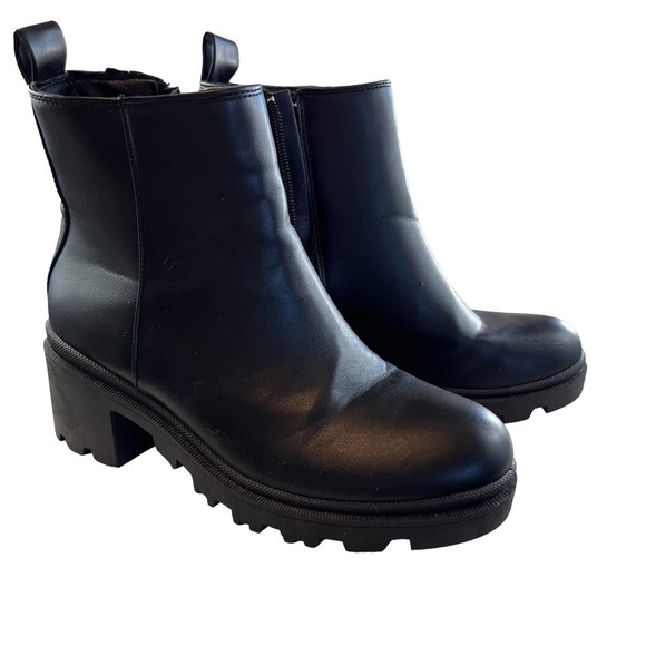 Cupio Women’s faux leather black booties combat casual. size 7  #S104 - Picture 1 of 13